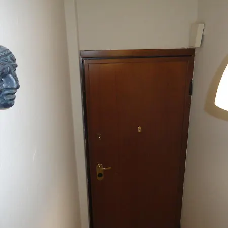 Midtown Apartment *