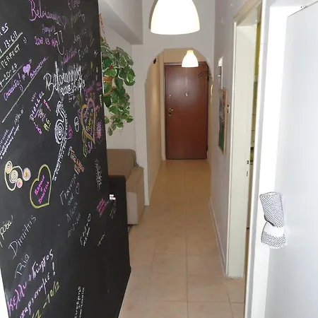 Midtown Apartment *